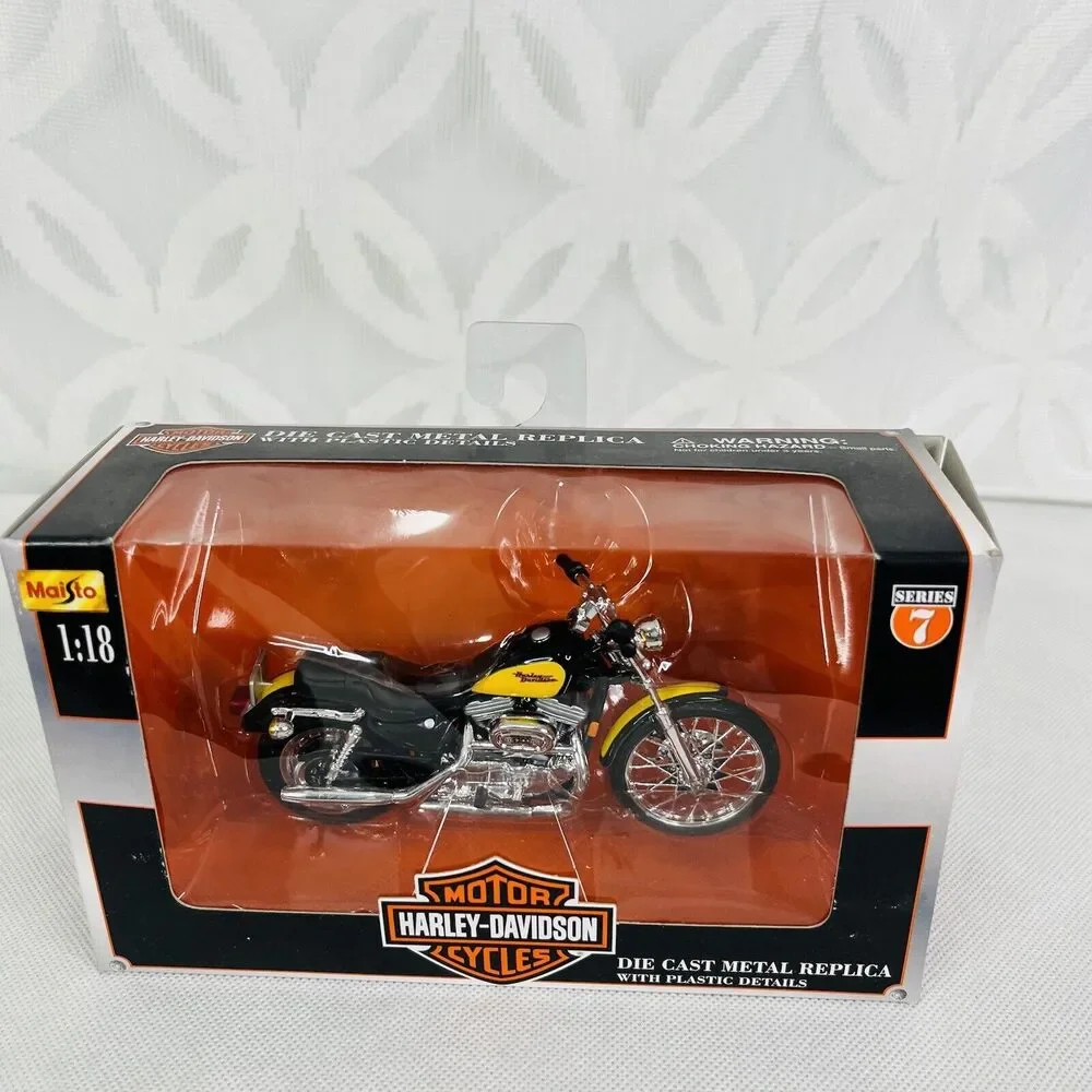 2000 Harley Davidson‎ FXDWG Dyna Wide Glide Maisto Series 7 1:18 scale